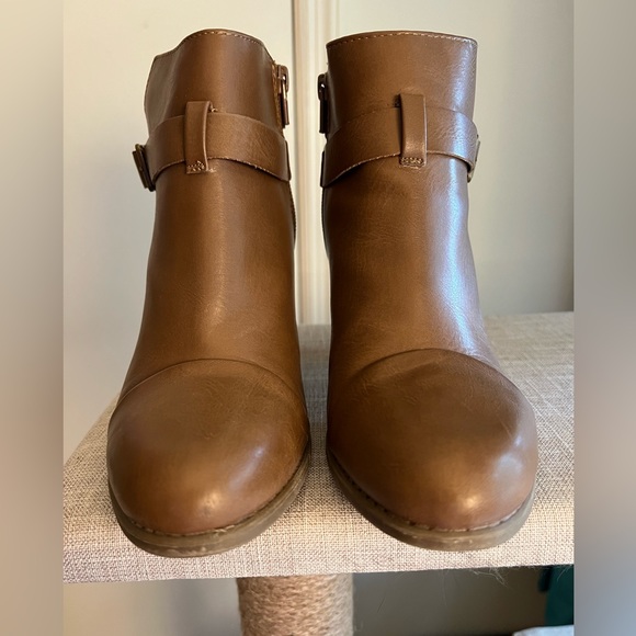 EUC Light Brown Ankle Boots - Picture 4 of 10